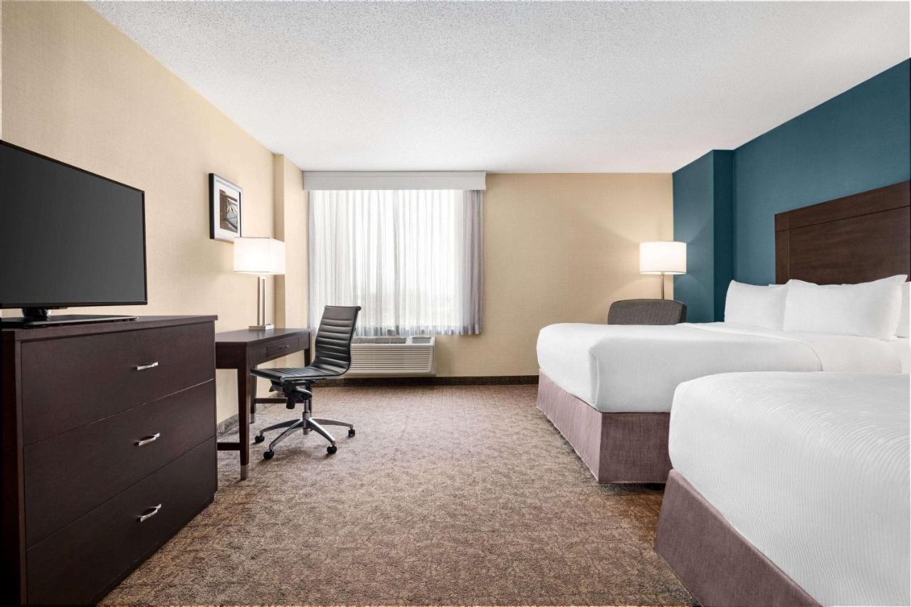 Queen Room with Two Queen Beds,664827525:JPEG