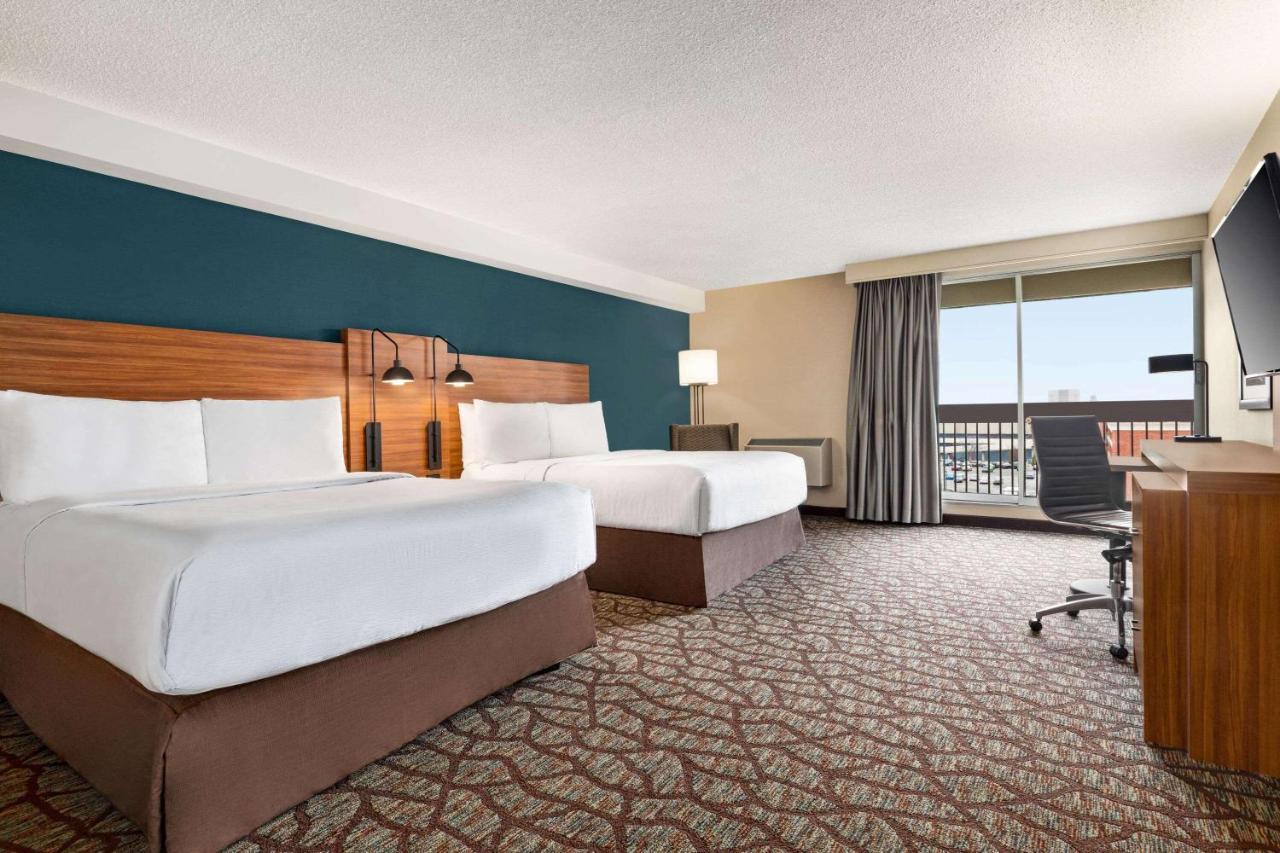 Deluxe Queen Room with Two Queen Beds and Balcony - Non-Smoking - Tower B,1243190020:JPEG
