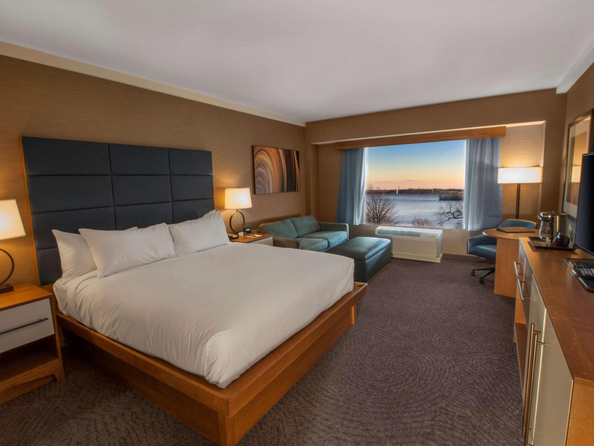 Superior King Room Whirlpool River View,1551445984:JPEG