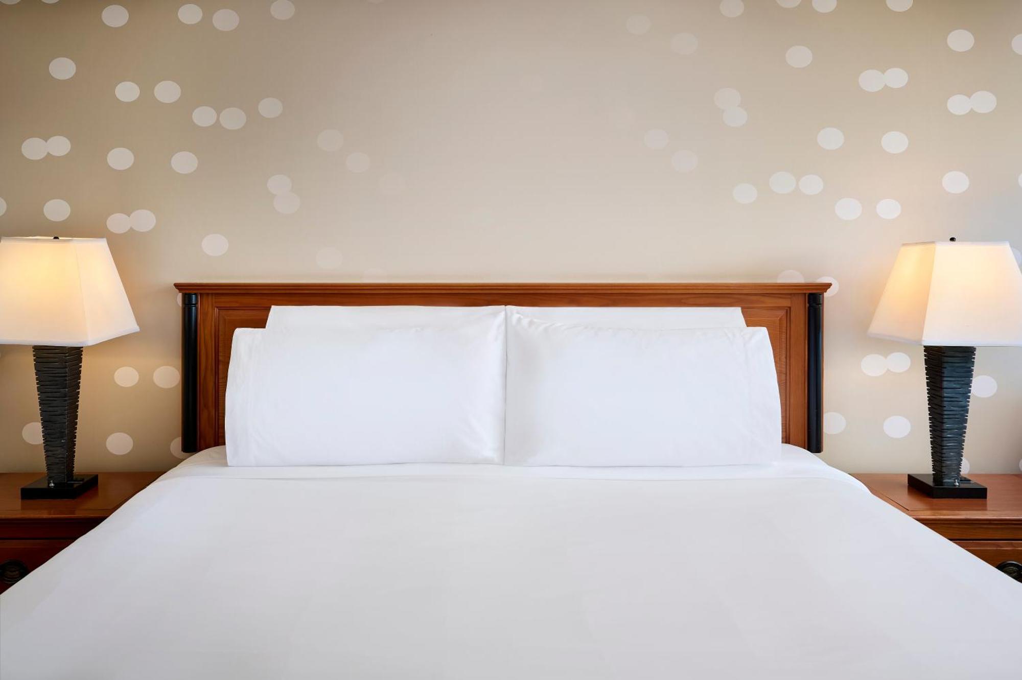 Standard King Room Falls View Jetted Tub,1643757111:JPEG