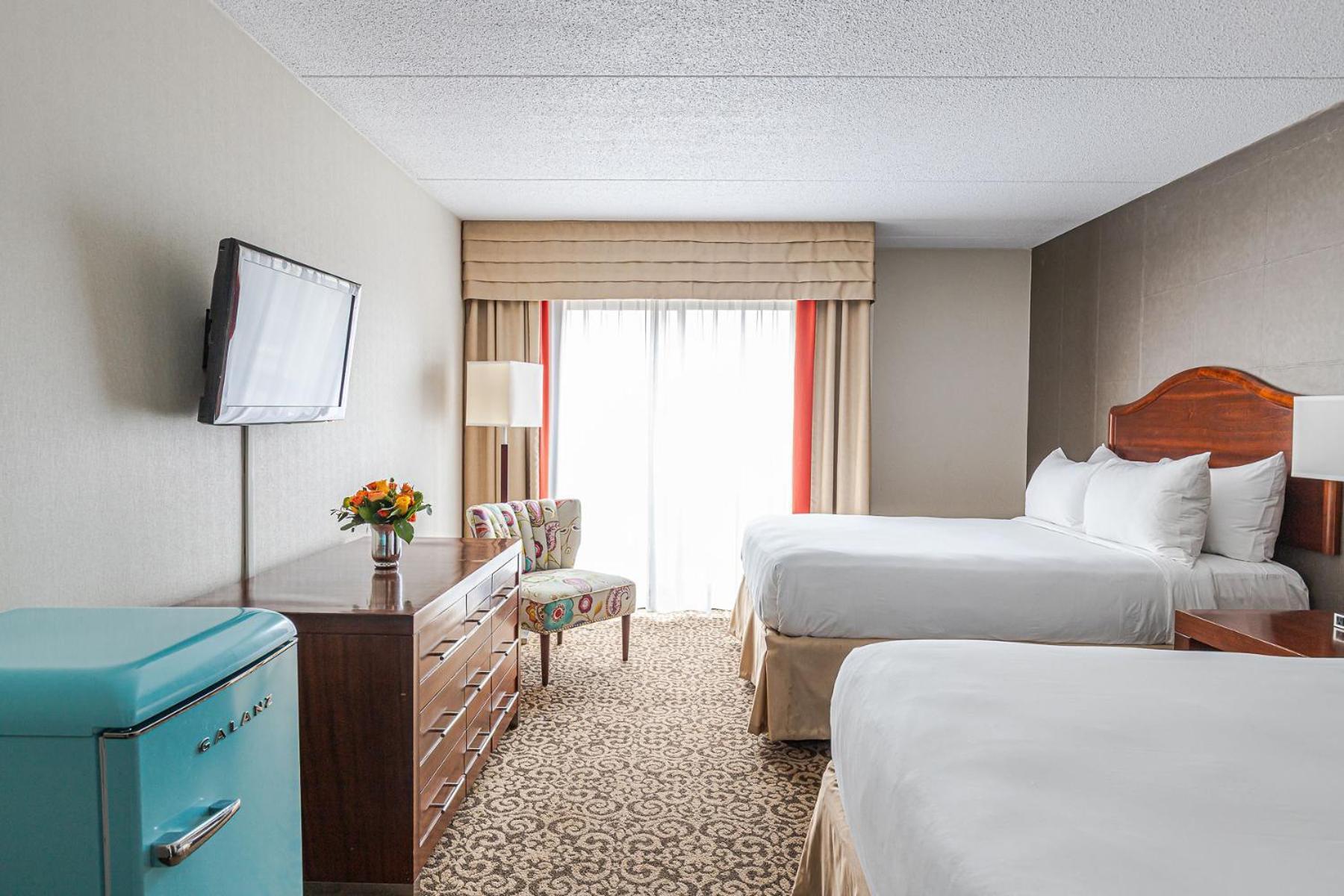 Queen Room Two Queen Beds Courtyard View