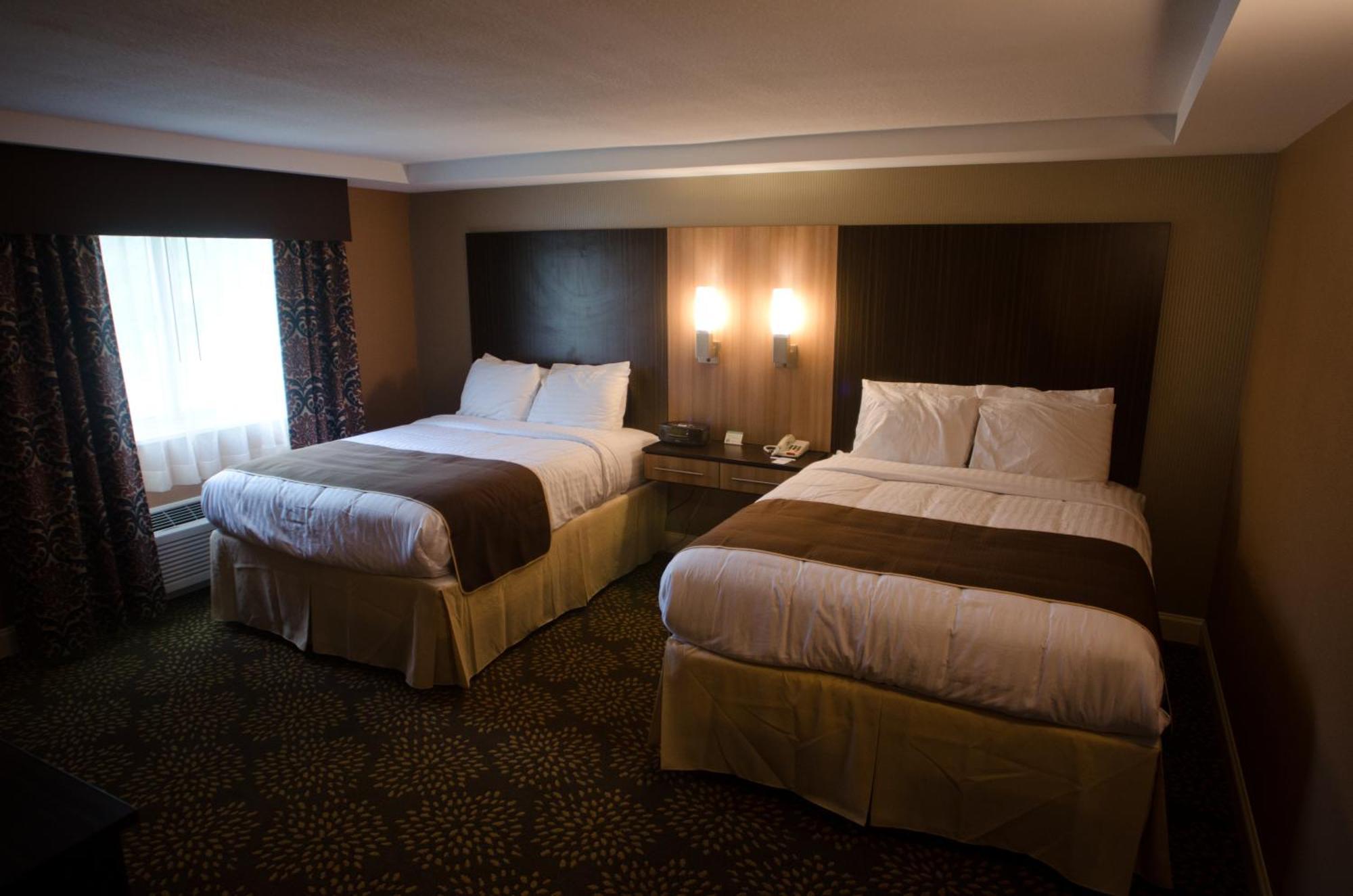 Queen Room with Two Queen Beds,693475080:JPEG