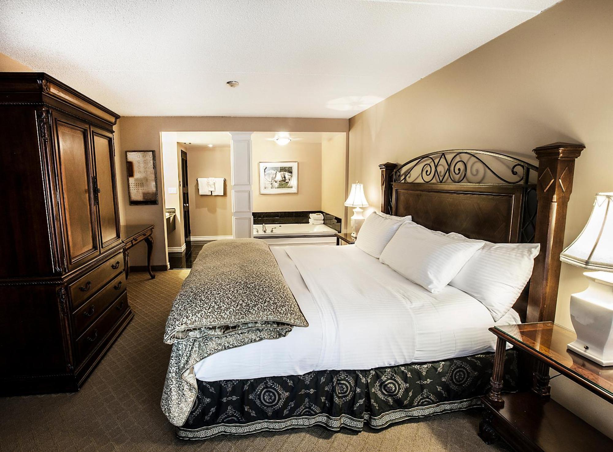 King Suite with Spa Bath and Sofa Bed,699912397:JPEG