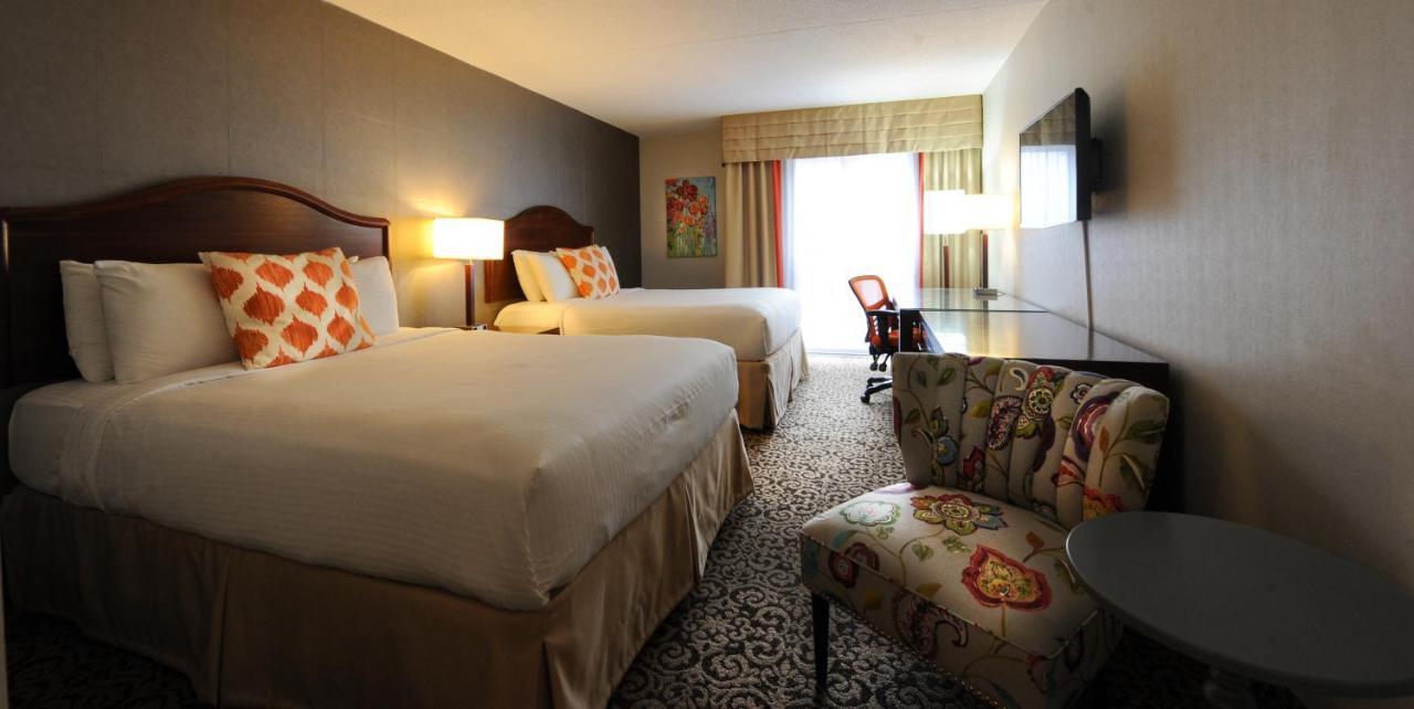 Queen Room Two Queen Beds Courtyard View